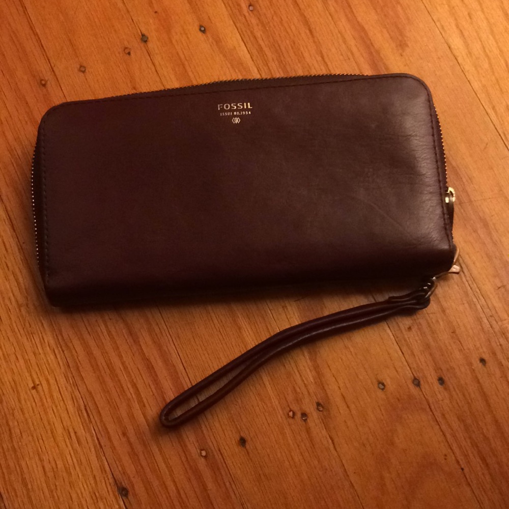 Fossil wallet oxblood exterior with teal interior